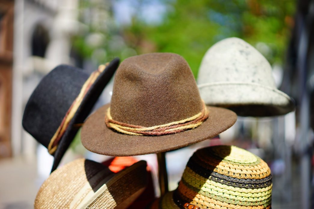 6 kapeluszy Edwarda de Bono. Co to za koncepcja i jak ją stosować?