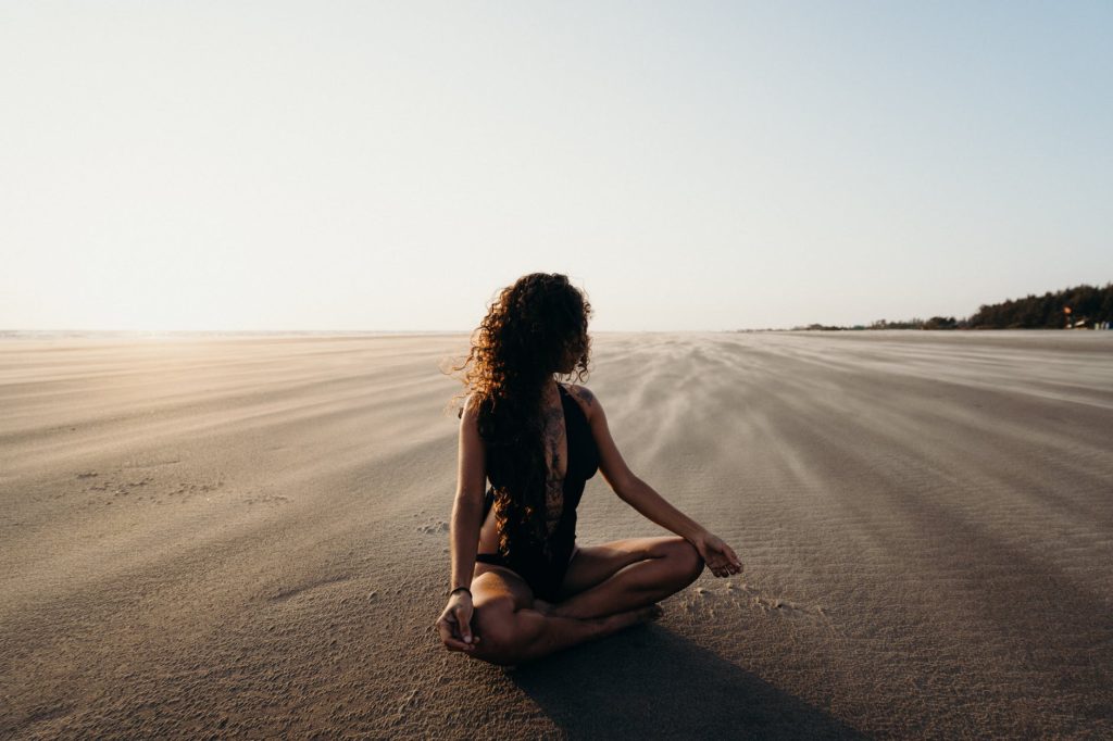 Co robić, gdy myśli przytłaczają. Kilka idei mindfulness dla tych, którym żyje się ciężko