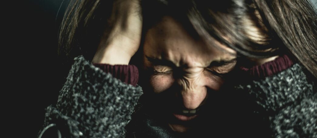 Szybka pomoc w kryzysach życiowych – do kogo się zgłosić?