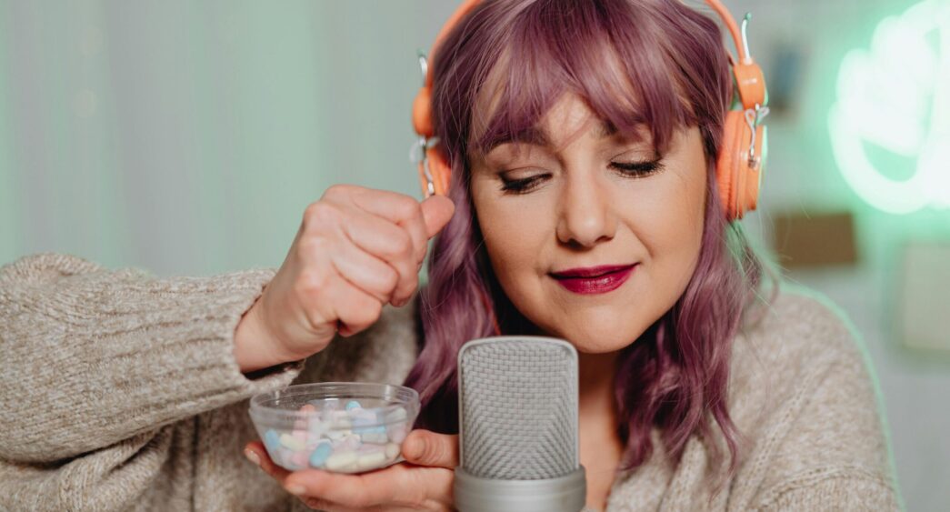 Co to jest ASMR? Na czym polega i czy pomaga w codziennym życiu?