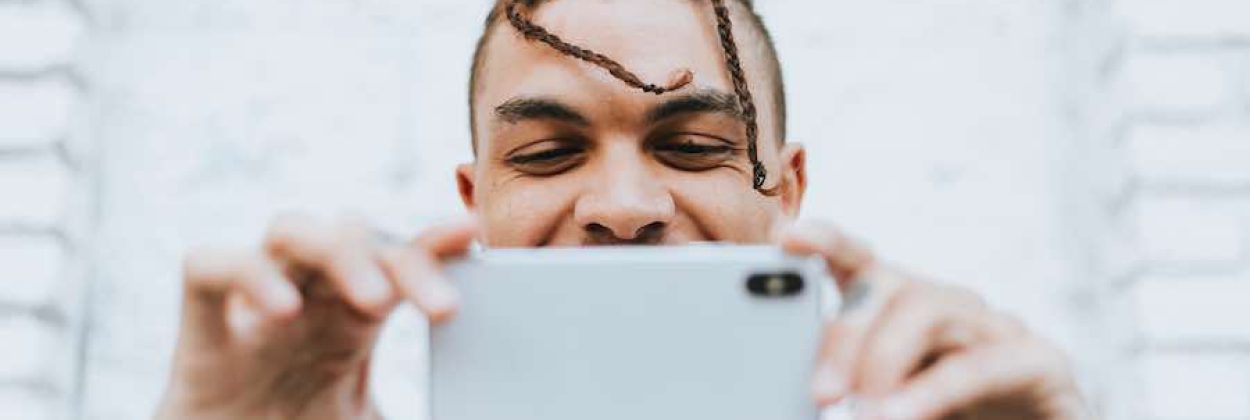 Psychologiczne koszty publikowania selfie